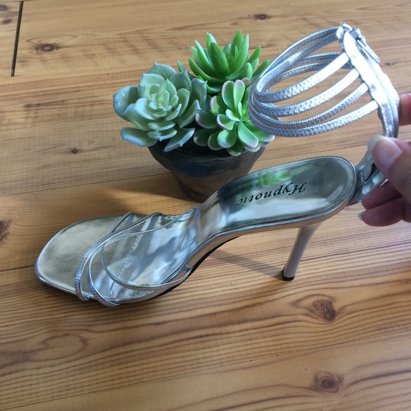 NWT Hypnotic Prima Silver Strappy Heels - Picture 2 of 5